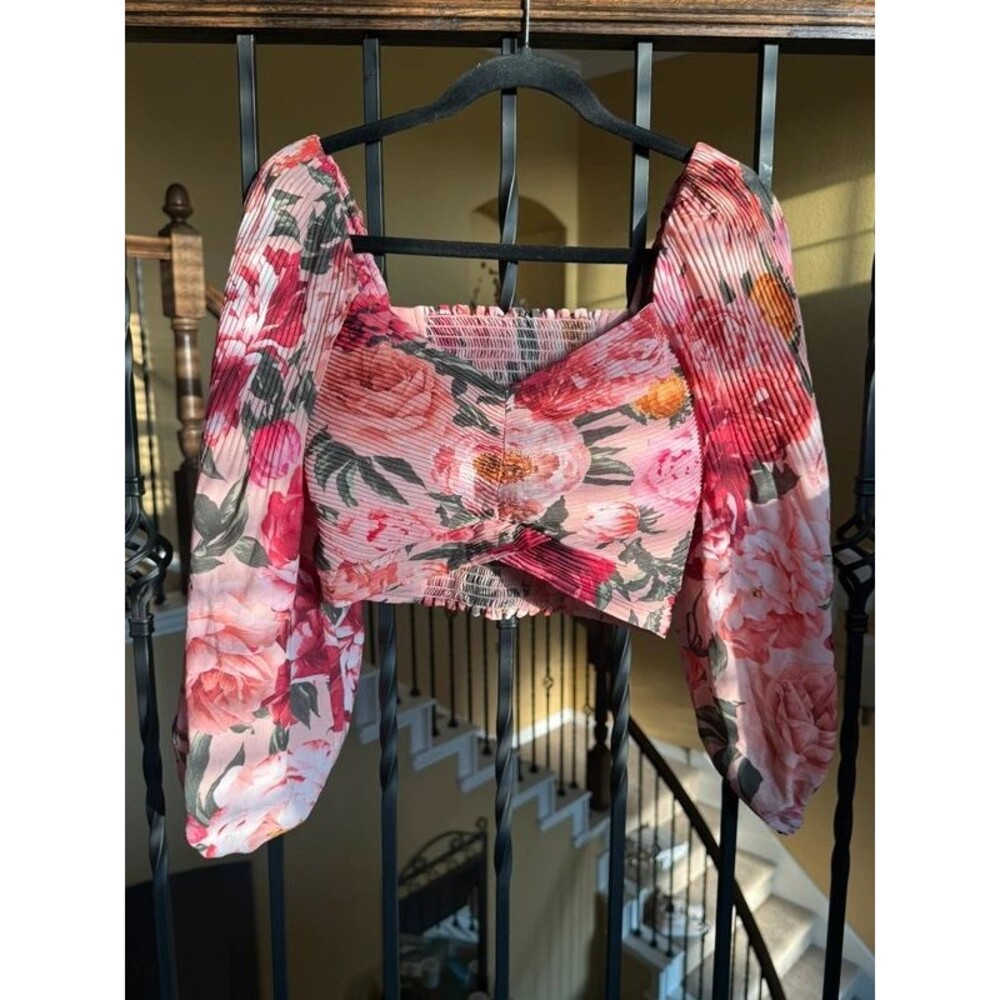 Express Floral Plisse Long Sleeve Crop Top